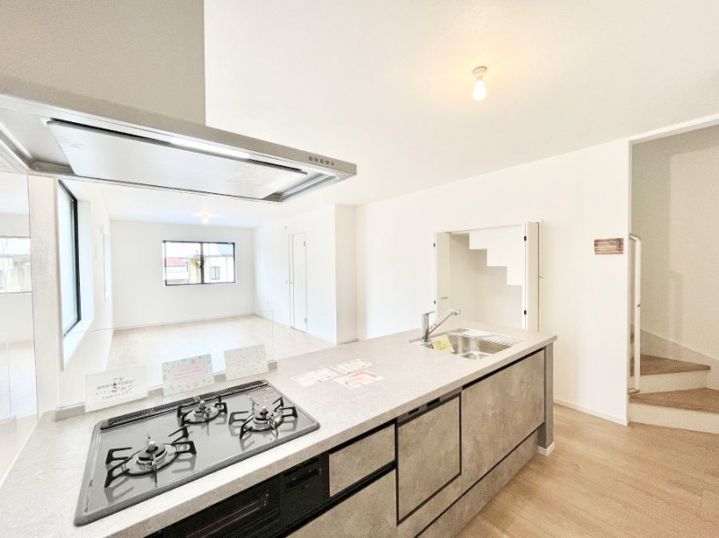 �L�b�`���@���������Ȃ��炲�Ƒ��Ƃ̉�b���y���߂�ΖʃJ�E���^�[�L�b�`��