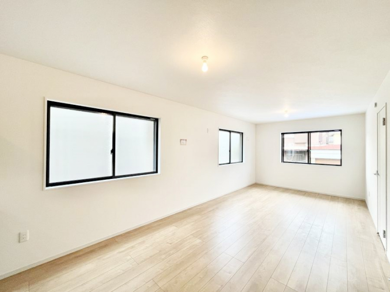 ���r���O�@�傫�ȑ����炽���Ղ�̗z���ƕ����������郊�r���O