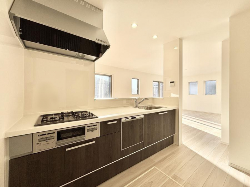 �L�b�`���@���������Ȃ���ł����Ƒ��Ƃ̉�b���y���߂�ΖʃL�b�`���@