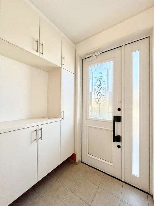 ���ց@���ʔ��͂��Ƒ��̎ʐ^��G�߂̃C���e���A�ŏ���I�Ƃ��ĉ��o�ł��܂�