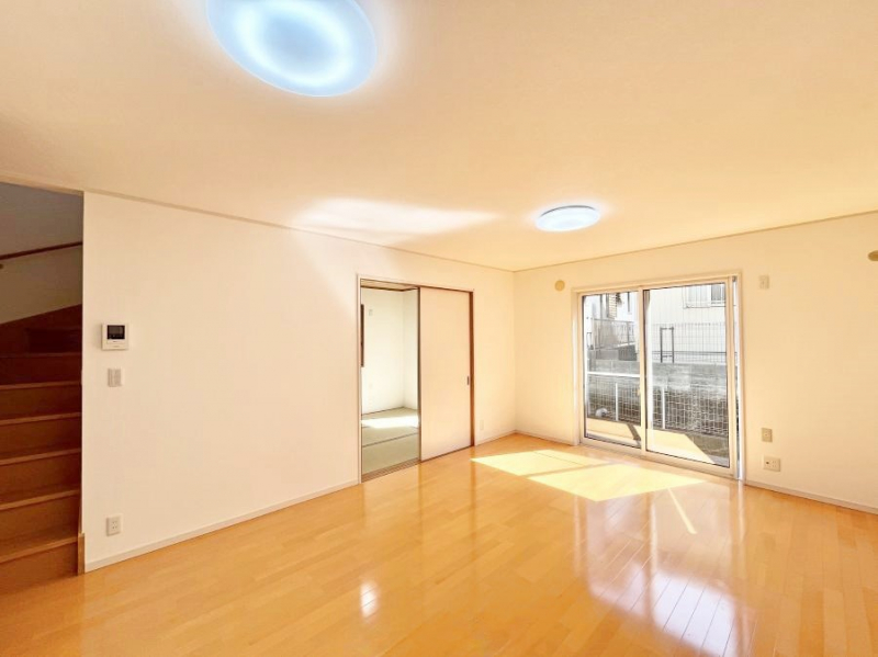 ���r���O�@���邢�z���������A�����̕��͋C�ɖ�������郊�r���O�E�_�C�j���O�B