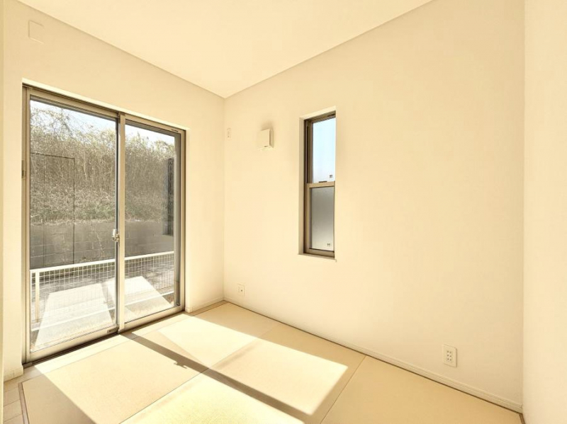 ���̑����ρ@���r���O�Ɨׂ荇���Ă���a���B�ق��ƈꑧ�ł���a�̋�Ԃ��Y�ꂸ�ɁB 