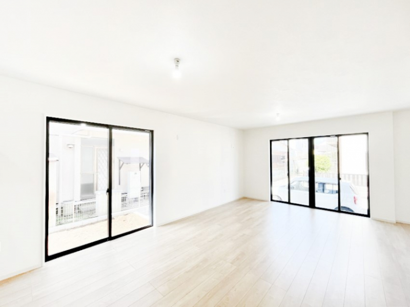 ���r���O�@���邢�z���������A�����̕��͋C�ɖ�������郊�r���O�_�C�j���O 