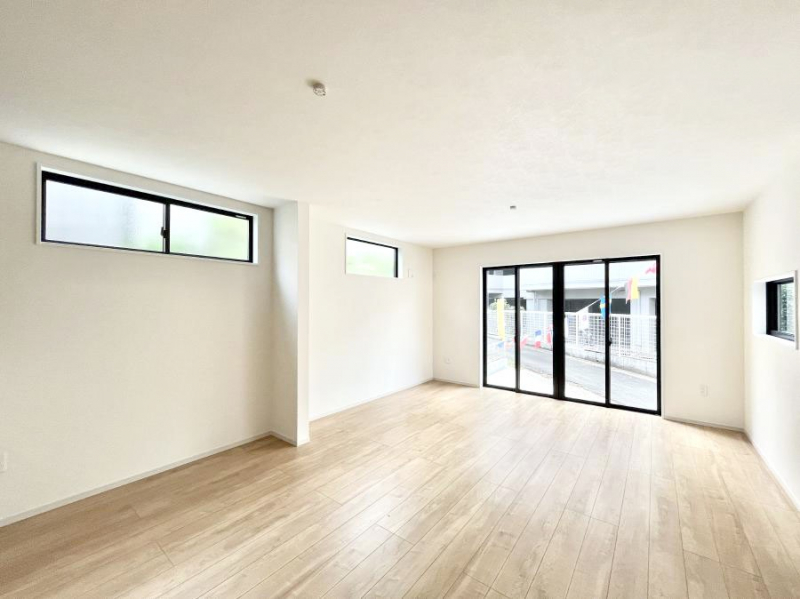 ���r���O�@�傫�ȑ����炽���Ղ�̗z���ƕ����������郊�r���O