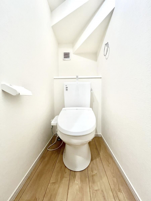 �g�C���@�g�C����1�K��2�K���ꂼ��ɔz�u����Ă��ĂƂĂ��֗��ł��B 