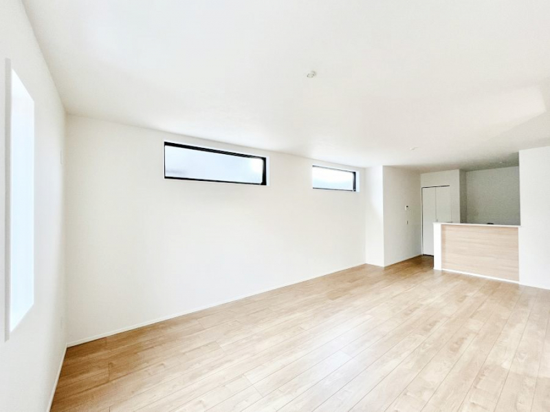 ���r���O�@���邢�z���������A�����̕��͋C�ɖ�������郊�r���O�E�_�C�j���O�B �@