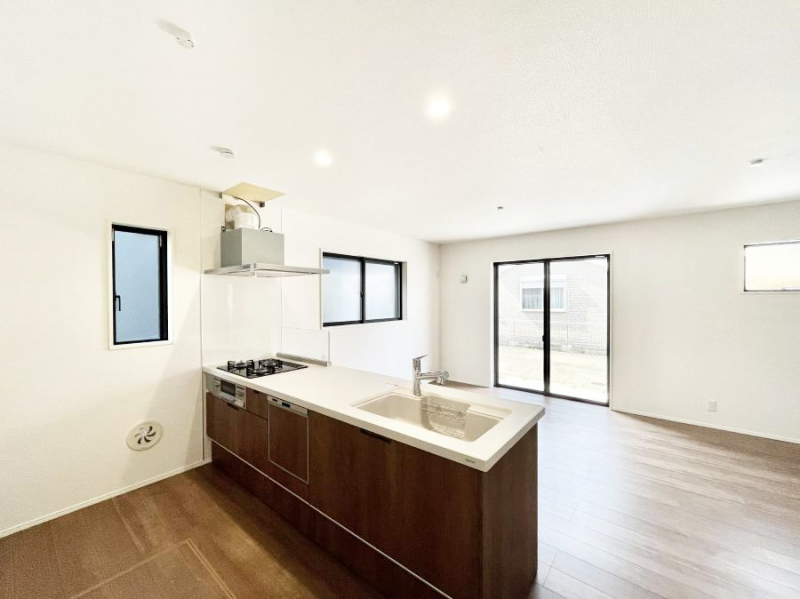 �L�b�`���@���������Ȃ���ł����Ƒ��Ƃ̉�b���y���߂�ΖʃL�b�`��