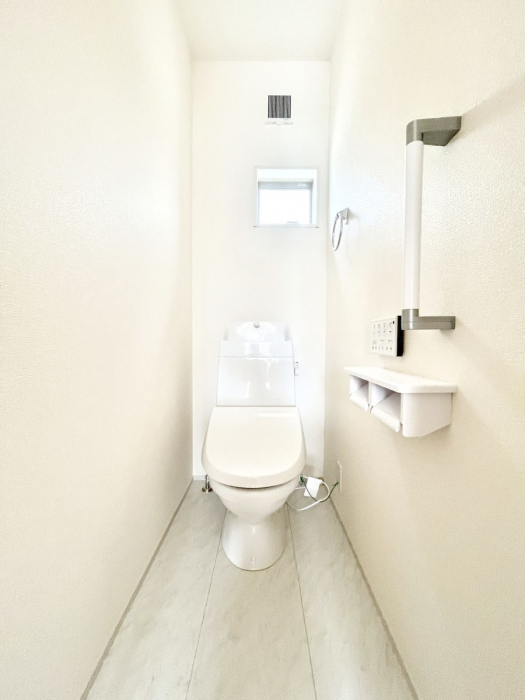 �g�C���@�g�C����1�K��2�K���ꂼ��ɔz�u����Ă��ĂƂĂ��֗��ł��B 