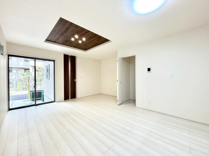 ���̑����ρ@�Ƒ��̏Ί炪���R�Ɛ��܂�Ă���A����ȕ��͋C�̃_�C�j���O�Ɏd�オ���Ă��܂��B