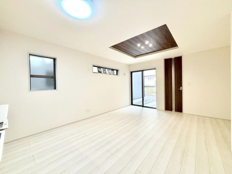 ���r���O�@���邢�z���������A�����̕��͋C�ɖ�������郊�r���O�E�_�C�j���O�B 