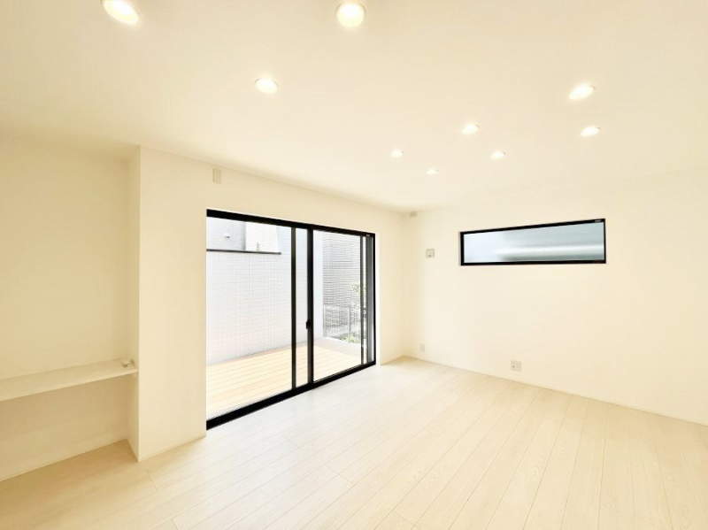 ���r���O�@�傫�ȑ����炽���Ղ�̗z���ƕ����������郊�r���O