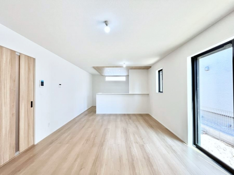 ���r���O�@���邢�z���������A�����̕��͋C�ɖ�������郊�r���O�E�_�C�j���O�B 