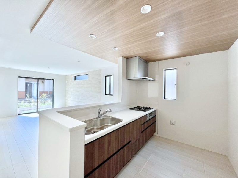 �L�b�`���@�J�E���^�[�z���ɂ��b�������Ȃ��疈���̂������������Ɗy����