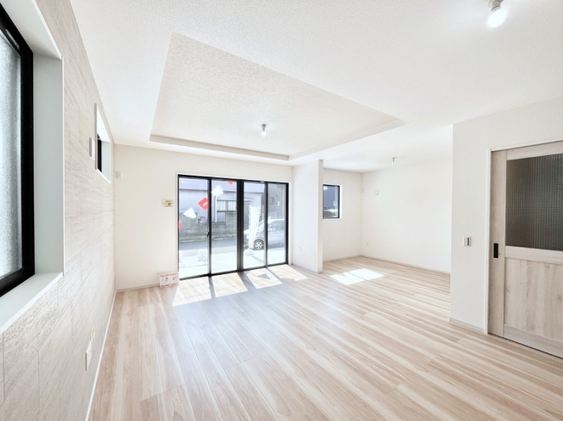 ���r���O�@���邢�z���������A�����̕��͋C�ɖ�������郊�r���O�E�_�C�j���O�B 