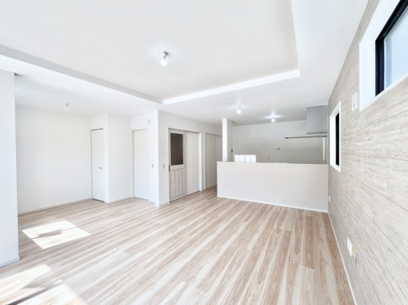 ���̑����ρ@�Ƒ��̏Ί炪���R�Ɛ��܂�Ă���A����ȕ��͋C�̃_�C�j���O�Ɏd�オ���Ă��܂��B