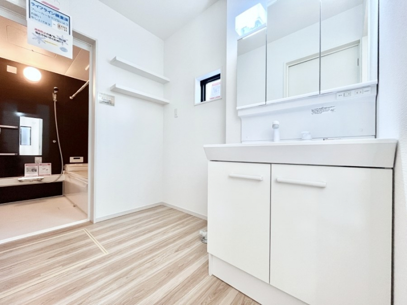 ���̑��@���ʏ��͂�Ƃ�̂���X�y�[�X�ŁA�g�x�x�������̃X�L���P�A���S�ɗ]�T�������Ăł������ł��B  