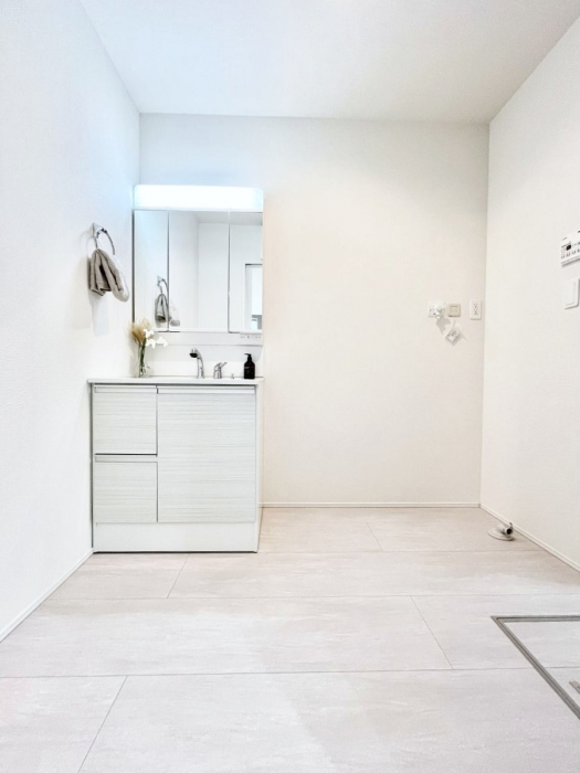 ���ʑ�E���ʏ��@��Ƃ�̐��ʃX�y�[�X�Œ��̐g�x�x���X���[�Y��