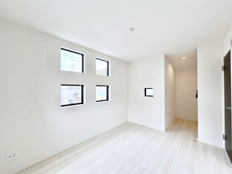 �Q���@�E�H�[�N�C���N���[�[�b�g�����邨�����B�G�߂��Ƃ̓���ւ����s�v�ŕ֗��ł��I