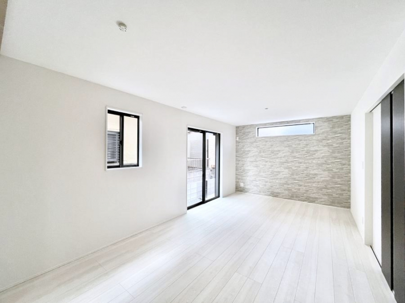 ���r���O�@���邢�z���������A�����̕��͋C�ɖ�������郊�r���O�E�_�C�j���O�B 