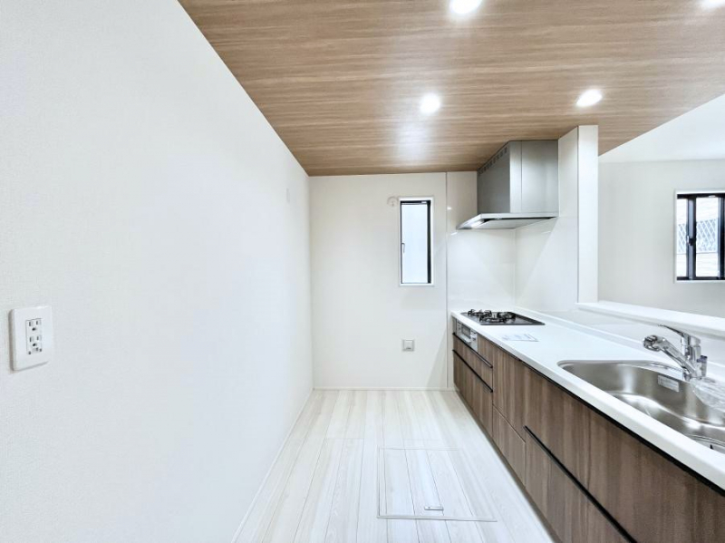 �L�b�`���@�u�₩�ȕ����ʂ蔲����L�b�`���B��������̂Ŗ��邭���C�ɂ��𗧂��܂��B