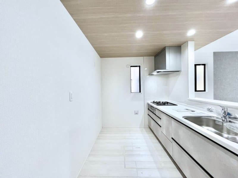 �L�b�`���@�u�₩�ȕ����ʂ蔲����L�b�`���B��������̂Ŗ��邭���C�ɂ��𗧂��܂��B