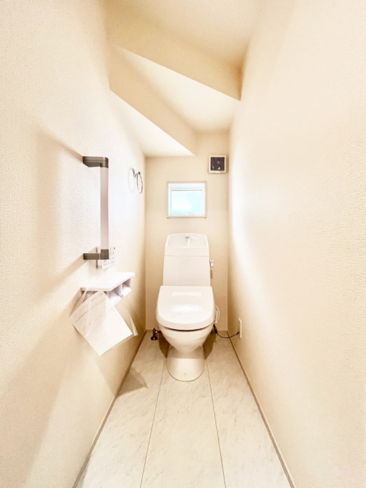 �g�C���@�g�C����1�K��2�K���ꂼ��ɔz�u����Ă��ĂƂĂ��֗��ł��B 