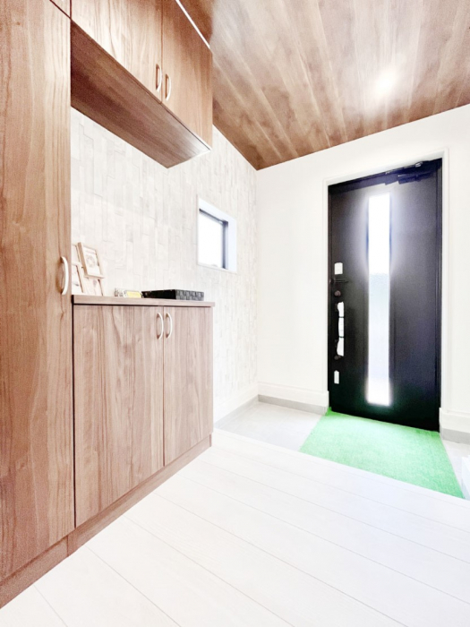 ���ց@�㎿�ȋ�Ԃł��o�}���I�V��ɂ͖ؖڒ��̌��V�ނ��g�p�����A�N�Z���g�N���X���g�p�B