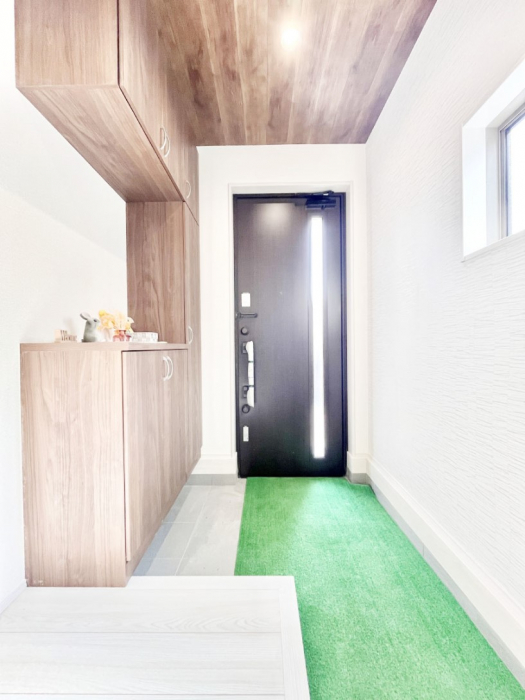 ���ց@�㎿�ȋ�Ԃł��o�}���I�V��ɂ͖ؖڒ��̌��V�ނ��g�p�����A�N�Z���g�N���X���g�p�B