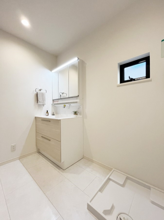 ���ʑ�E���ʏ��@��Ƃ�̐��ʃX�y�[�X�Œ��̐g�x�x���X���[�Y��