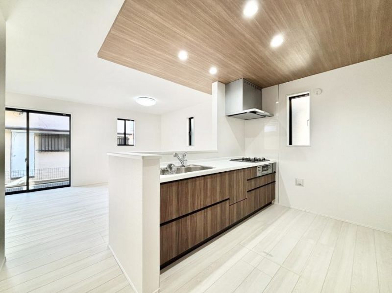 �L�b�`���@���r���O�ŗV�Ԃ��q�l�������Ȃ��炨�������ł���ΖʃL�b�`���B  