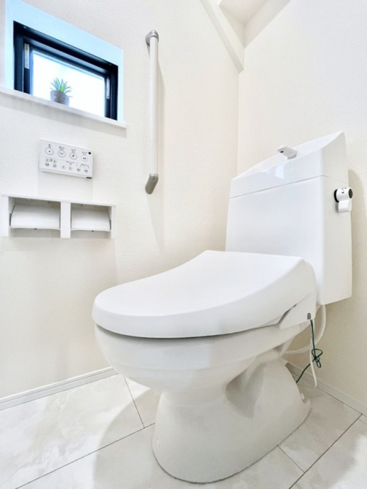 �g�C���@�g�C����1�K��2�K���ꂼ��ɔz�u����Ă��ĂƂĂ��֗��ł��B 