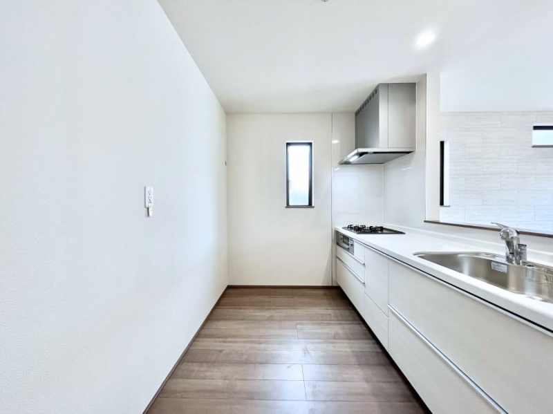 �L�b�`���@���������Ȃ���ł����Ƒ��Ƃ̉�b���y���߂�ΖʃL�b�`��