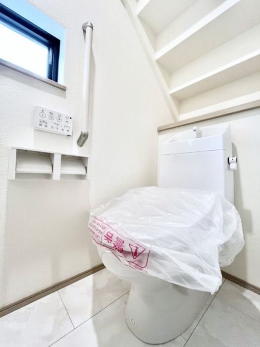 �g�C���@�g�C����1�K��2�K���ꂼ��ɔz�u����Ă��ĂƂĂ��֗��ł��B 