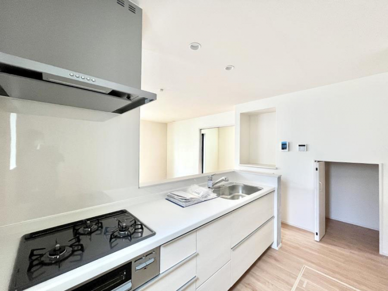 �L�b�`���@���������Ȃ���ł����Ƒ��Ƃ̉�b���y���߂�ΖʃL�b�`��