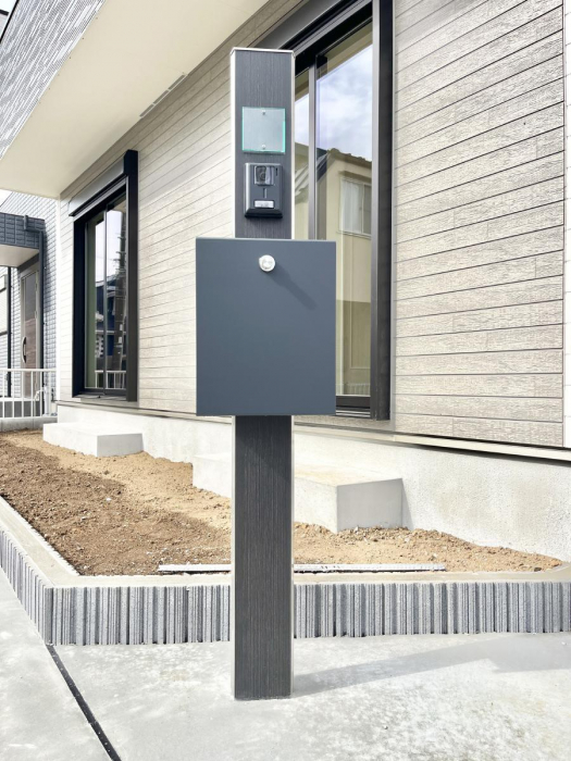 ���̑��@�\�D�E�C���^�[�z���E�|�X�g���ЂƂɏW��B�G���g�����X�ɂȂ��ރV���v���f�U�C���B