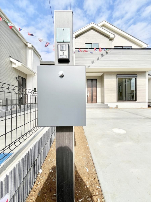 ���̑��@�\�D�E�C���^�[�z���E�|�X�g���ЂƂɏW��B�G���g�����X�ɂȂ��ރV���v���f�U�C���B