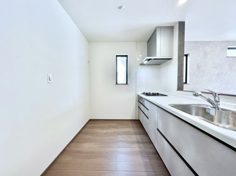 �L�b�`���@�u�₩�ȕ����ʂ蔲����L�b�`���B��������̂Ŗ��邭���C�ɂ��𗧂��܂��B