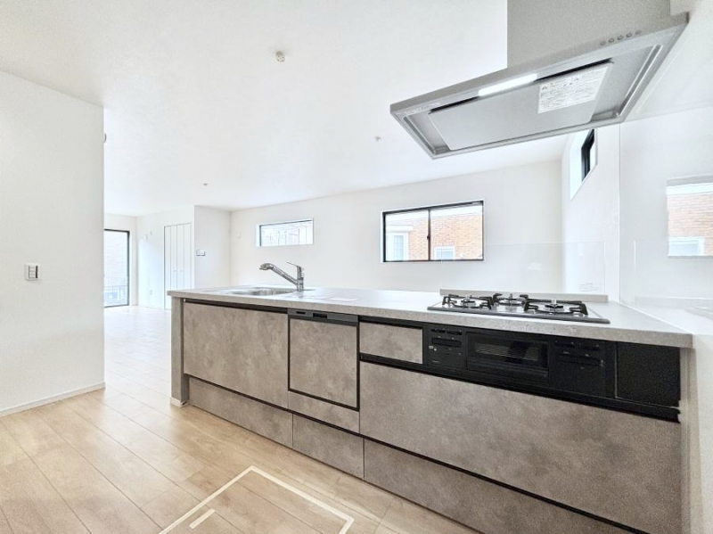 �L�b�`���@���r���O�ŗV�Ԃ��q�l�������Ȃ��炨�������ł���ΖʃL�b�`���B  