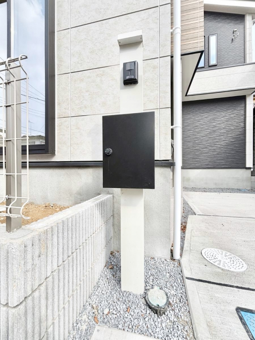 ���̑��@�\�D�E�C���^�[�z���E�|�X�g���ЂƂɏW��B�G���g�����X�ɂȂ��ރV���v���f�U�C���B