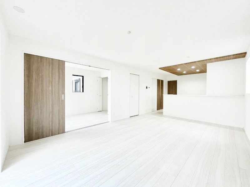 ���̑����ρ@�Ƒ��̏Ί炪���R�Ɛ��܂�Ă���A����ȕ��͋C�̃_�C�j���O�Ɏd�オ���Ă��܂��B