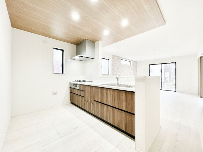 �L�b�`���@���Ƒ��̉�b�e�ޑΖʃL�b�`���B���������̃p�p�}�}�����Ƒ��Ɖ߂������Ԃ����������I