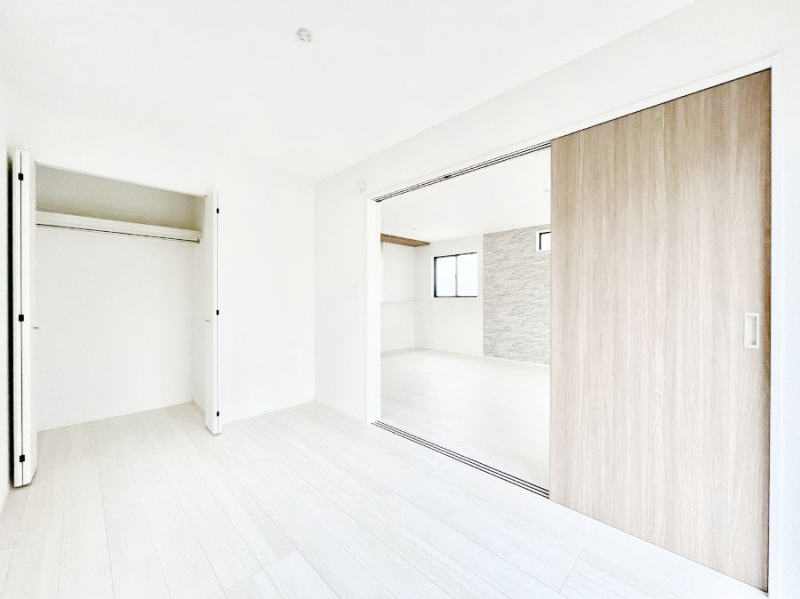 �q�������@���r���O�Ɨאڂ����m���B�����˂��J������ƃ��r���O�ƌq����e���̋�Ԃɕϐg�I  