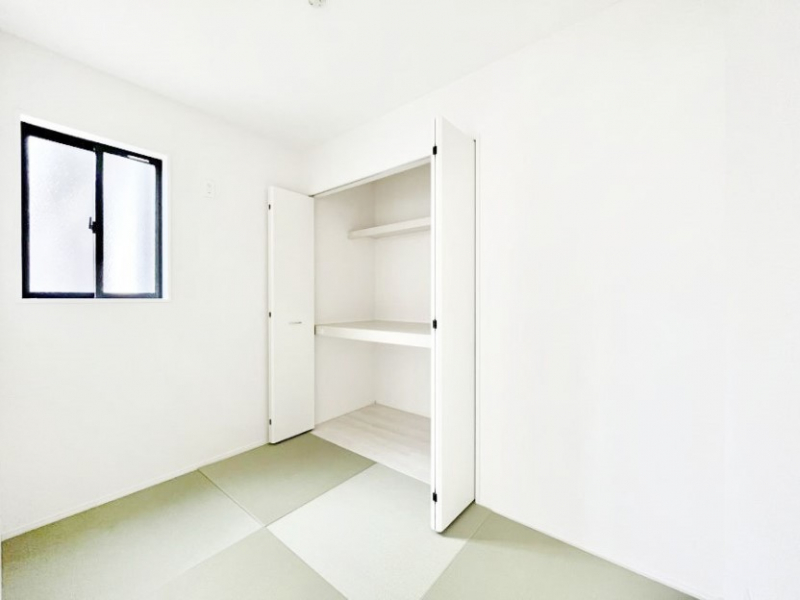 ���̑����ρ@���r���O�Ɨׂ荇���Ă���a���B�ق��ƈꑧ�ł���a�̋�Ԃ��Y�ꂸ�ɁB 