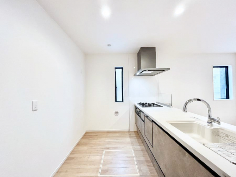 �L�b�`���@�u�₩�ȕ����ʂ蔲����L�b�`���B��������̂Ŗ��邭���C�ɂ��𗧂��܂��B