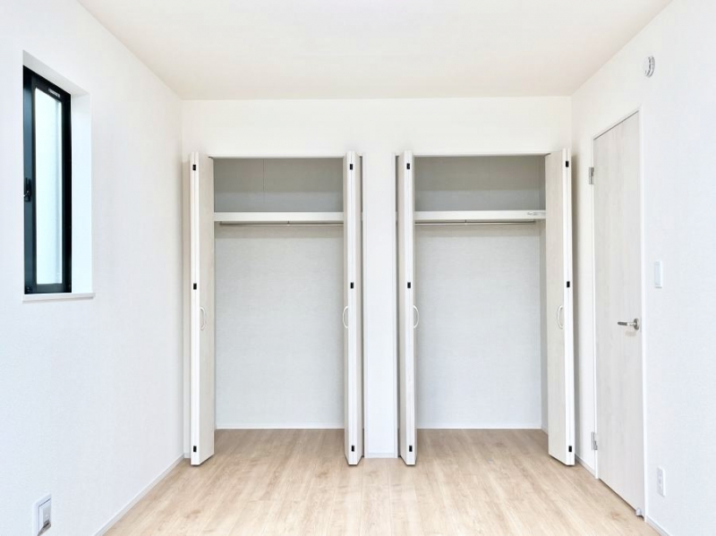 ���[�@�m���̃N���[�[�b�g�B���s��������̂Ō���̈ߗނ�����������܂�܂��B