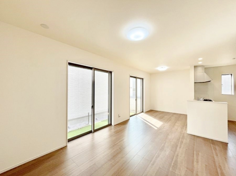 ���r���O�@�傫�ȑ����炽���Ղ�̗z���ƕ����������郊�r���O