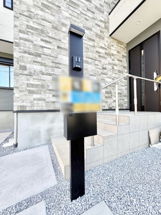 ���̑��@�\�D�E�C���^�[�z���E�|�X�g���ЂƂɏW��B�G���g�����X�ɂȂ��ރV���v���f�U�C���B