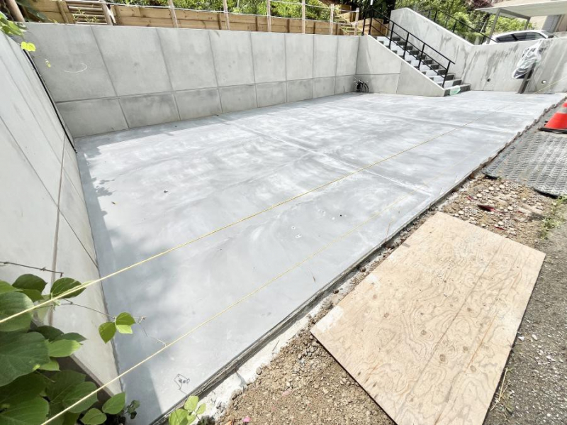 �@2��i�Ԏ�ɂ��j���ԉI���Ƒ��݂�Ȃ̎��]�Ԃ��u����L�X�J�[�X�y�[�X�B