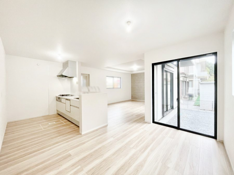 ���r���O�@�傫�ȑ����炽���Ղ�̗z���ƕ����������郊�r���O