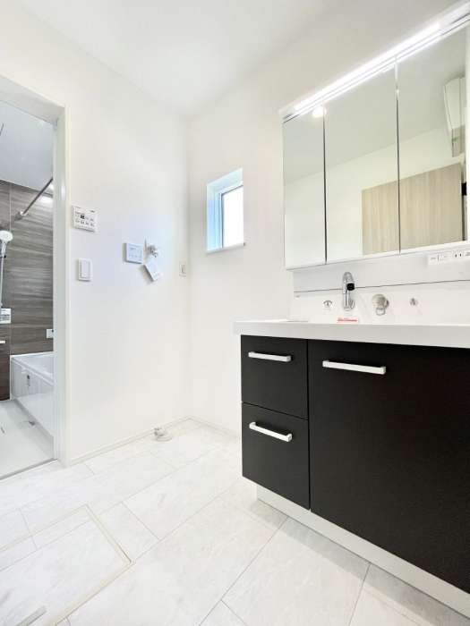 ���ʑ�E���ʏ��@��Ƃ�̐��ʃX�y�[�X�Œ��̐g�x�x���X���[�Y��